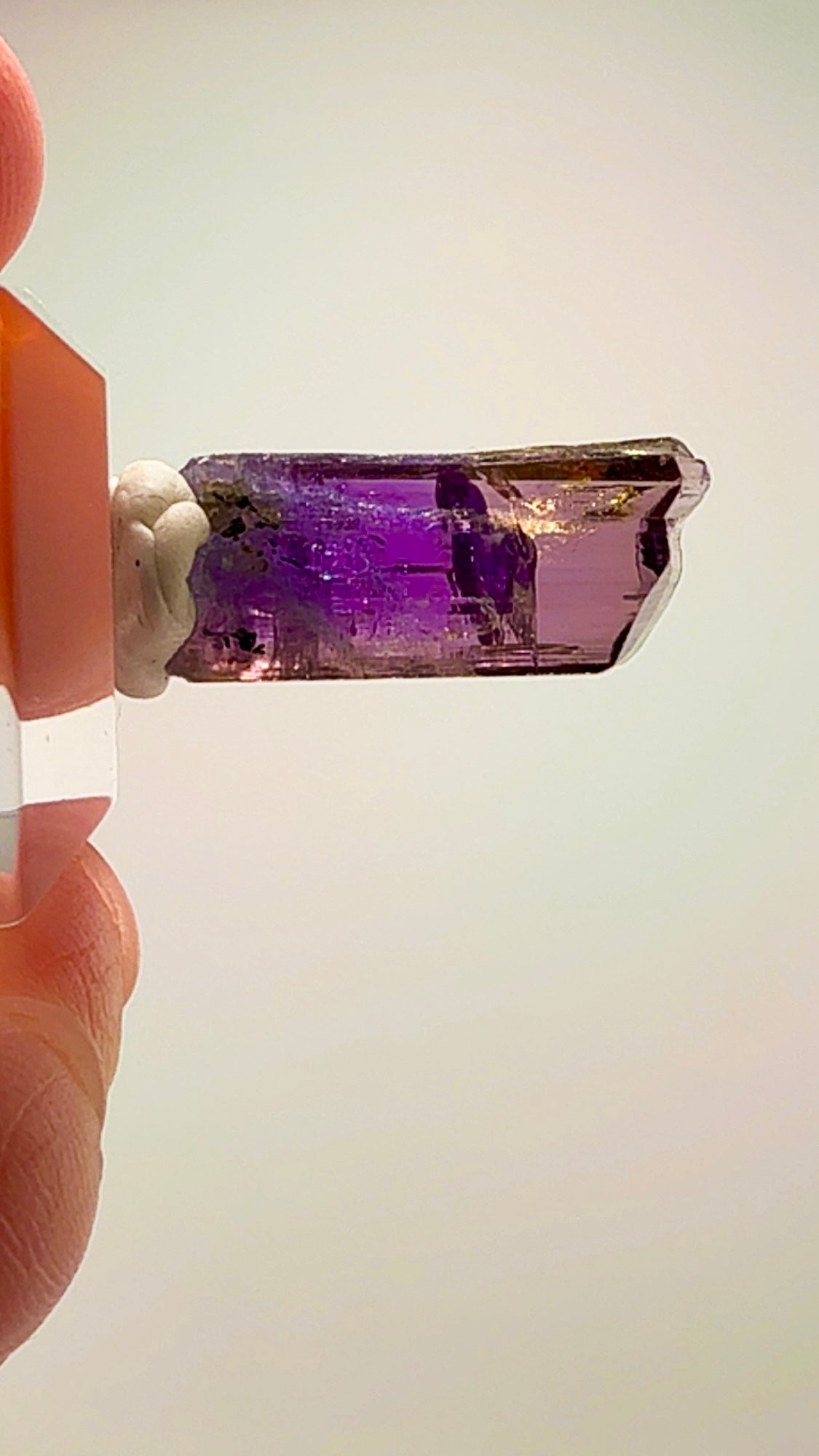 3.12 GRAMS OF NATURAL TANZANITE FIRE