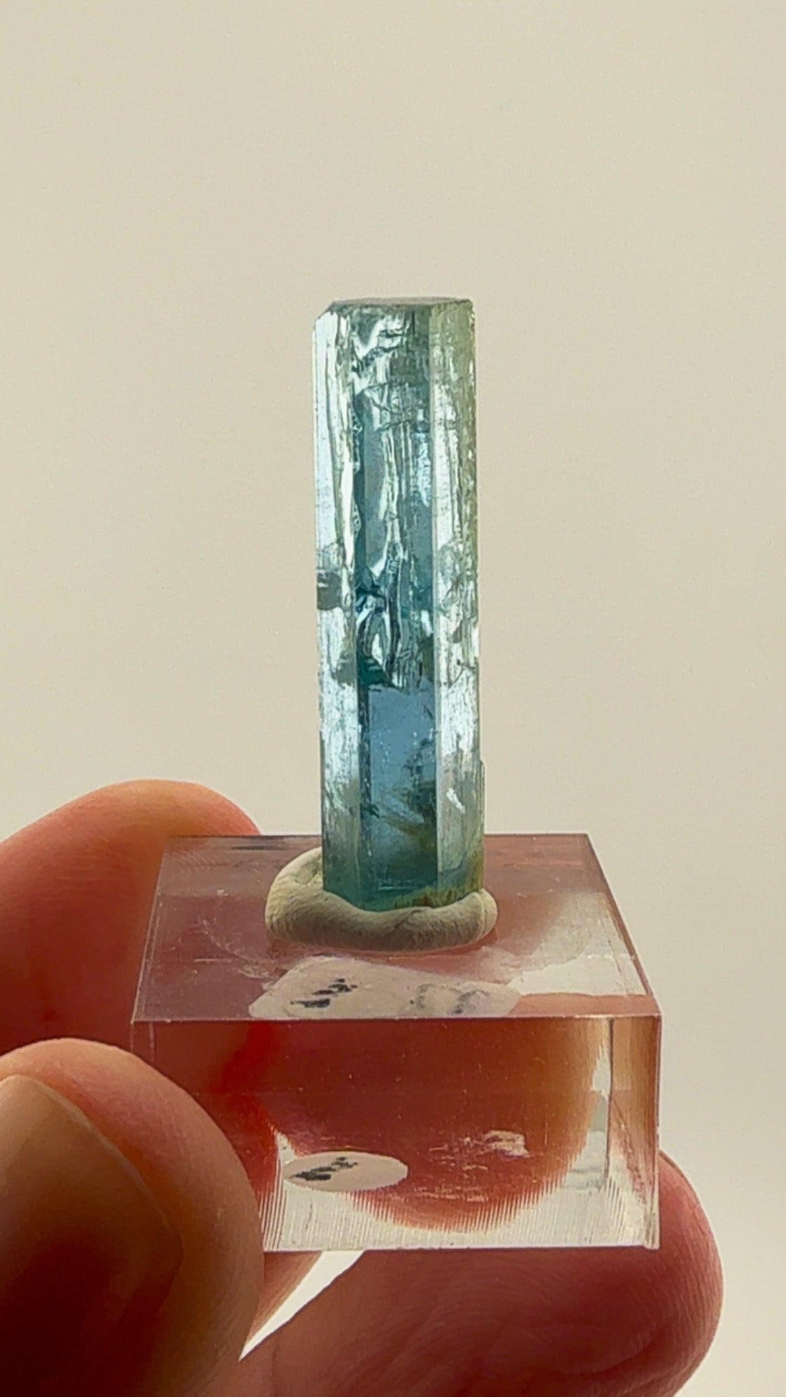 Vietnam Stunning Aquamarine 3.9 grams