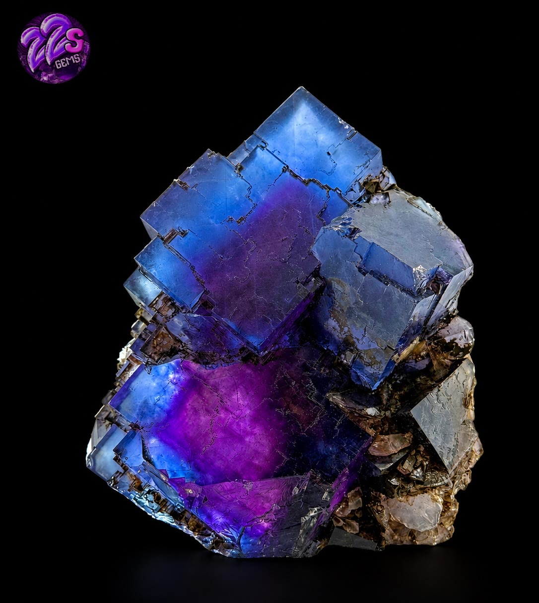 BLUE FIRE. VIOLET DEPTH. PURE MINERVA