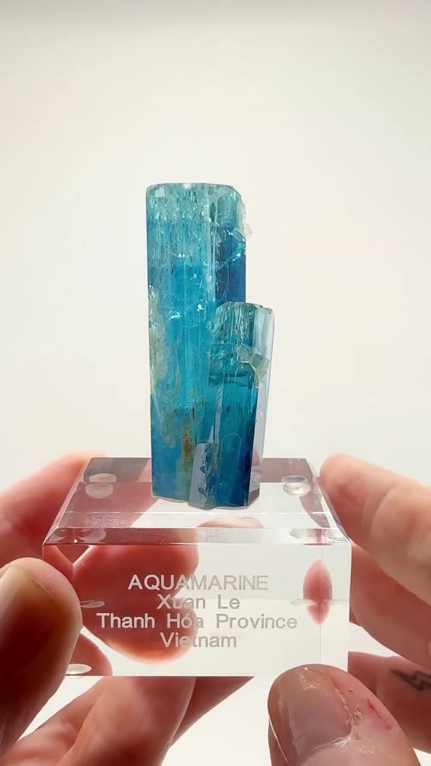 VIETNAM AQUAMARINE DOUBLE TROUBLE