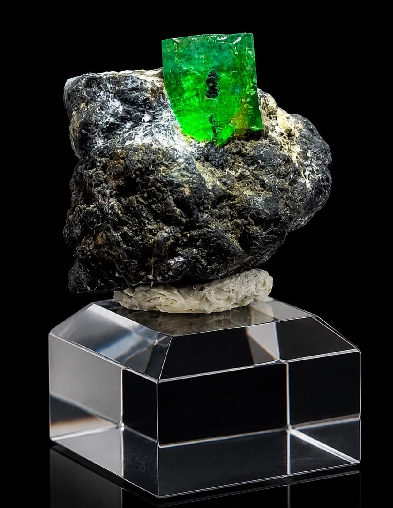 COLOMBIAN EMERALD GLOW