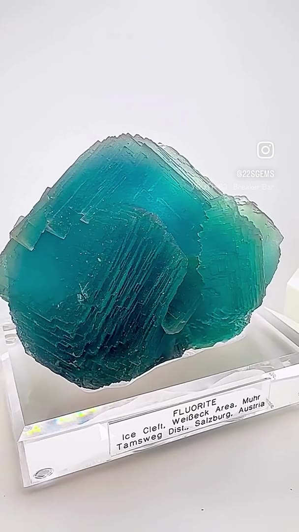 ICE CLEFT FLUORITE… A TEAL-BLUE MASTERPIECE!