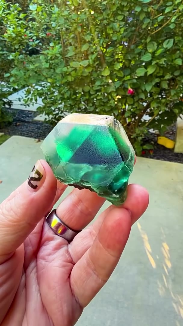 ERONGO FLUORITE INSANITY… THAT GREEN GLOW IS ABSOLUTELY RIDICULOUS!