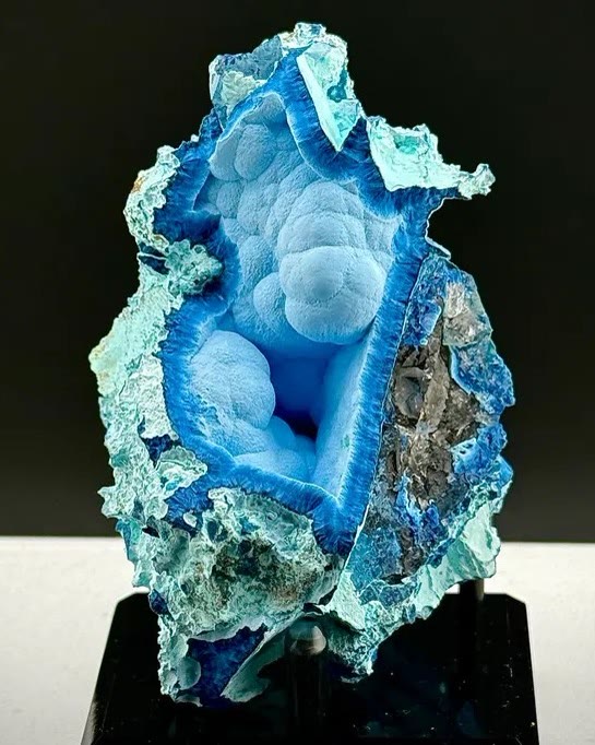 Shattuckite specimen