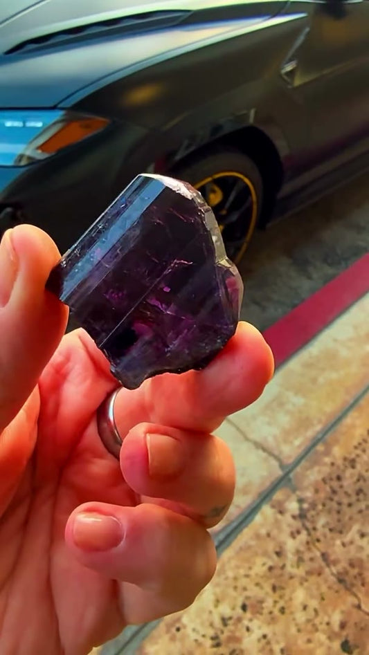 DINNER DATE… WITH A 39.64 GRAM TANZANITE