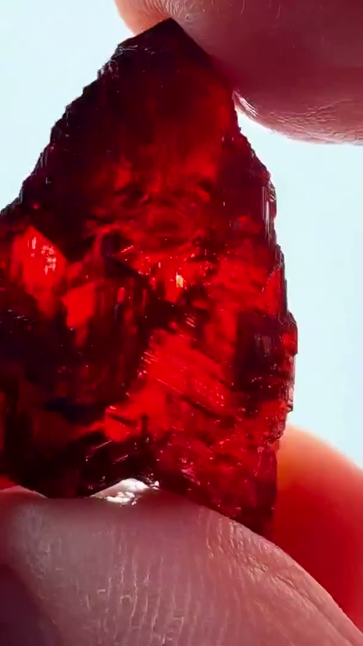Garnet Specimen from Minas Gerais, Brazil, 12.54 g: Liquid in Garnet - view 4