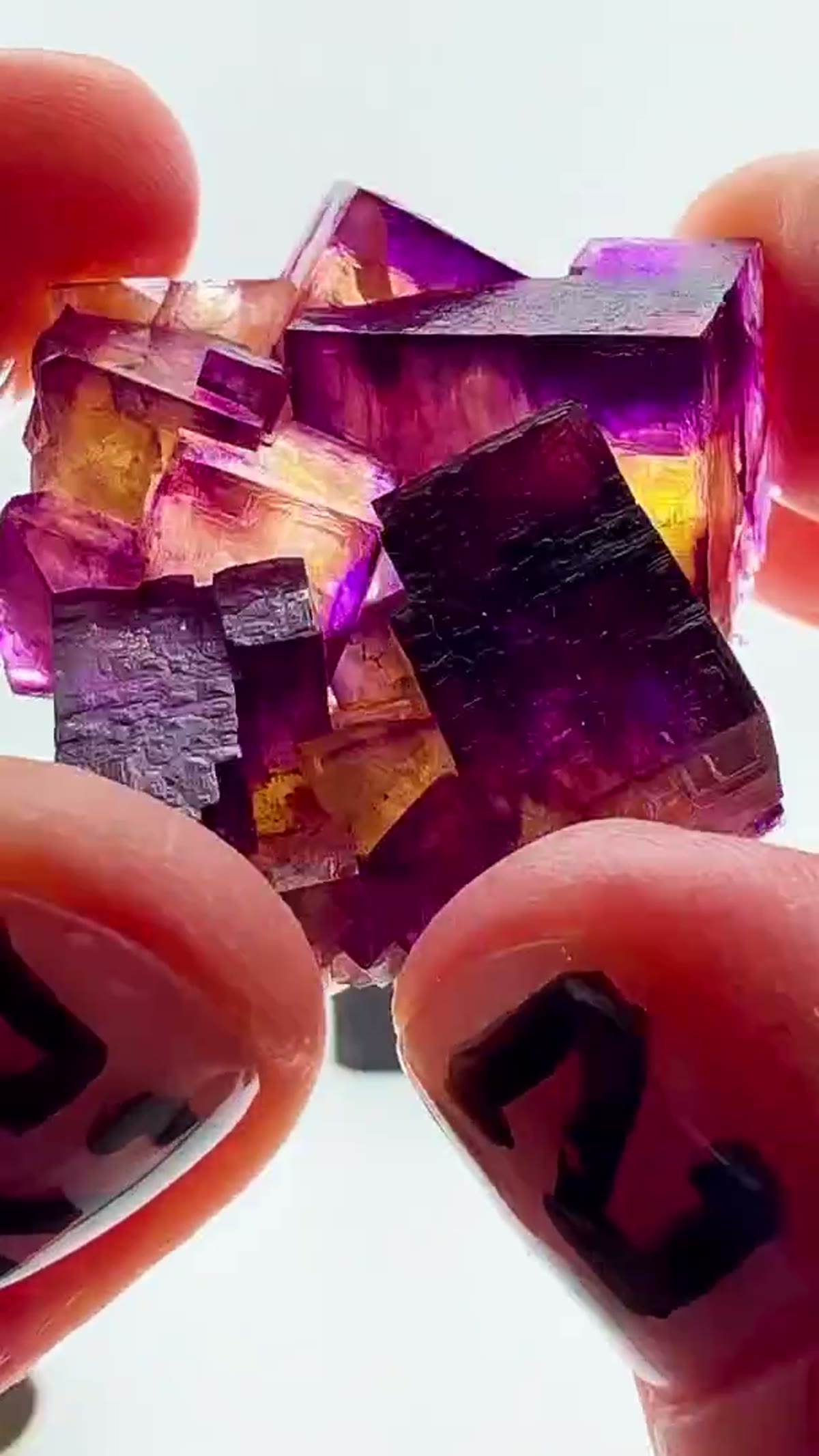 Fluorite Specimen from Minerva No. 1 Mine, Illinois: A tiny masterpiece from one of the most legendary fluorite - view 2