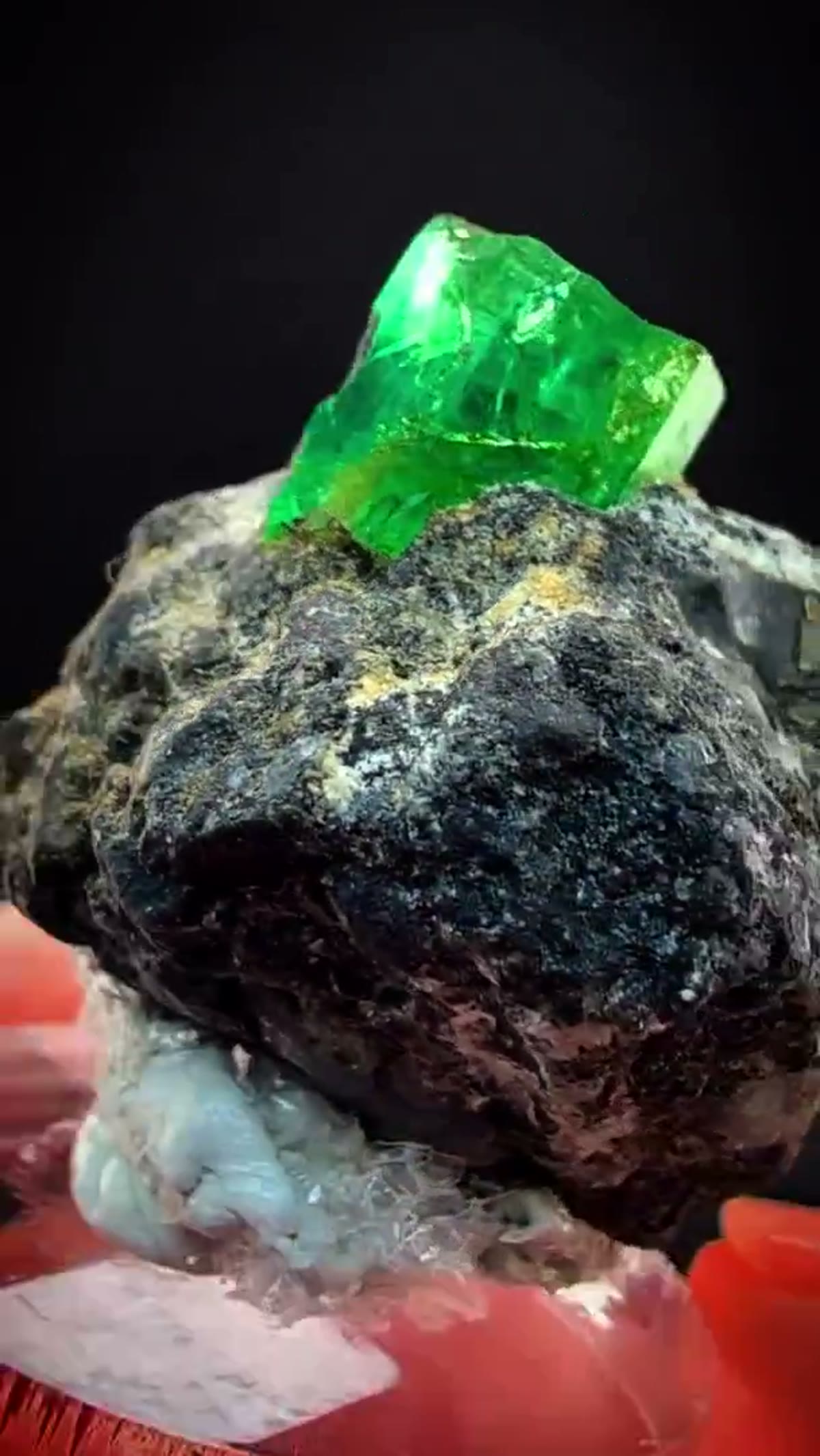 Emerald Specimen: Colombian emerald perfection - view 2