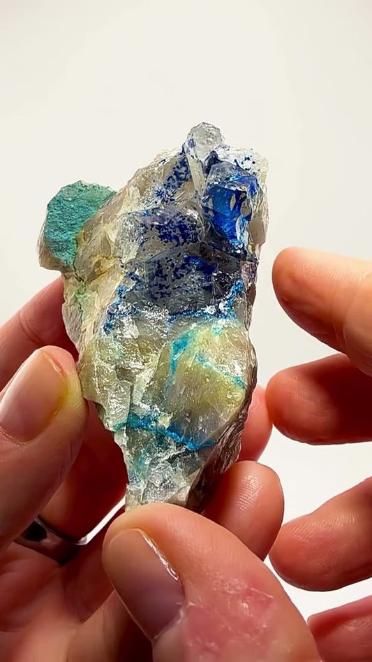 AN OCEAN CAPTURED IN QUARTZ