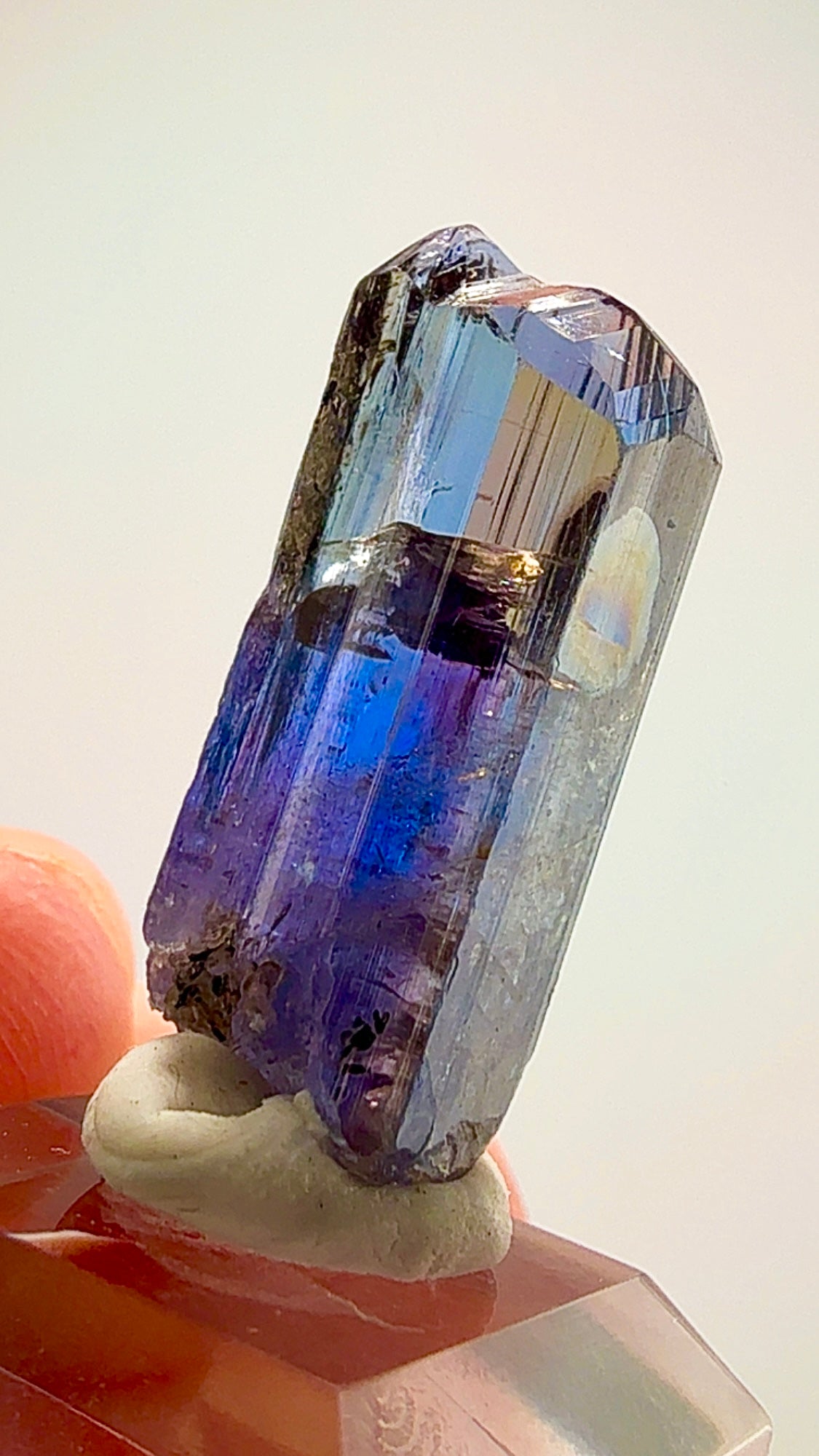 3.12 GRAMS OF NATURAL TANZANITE FIRE