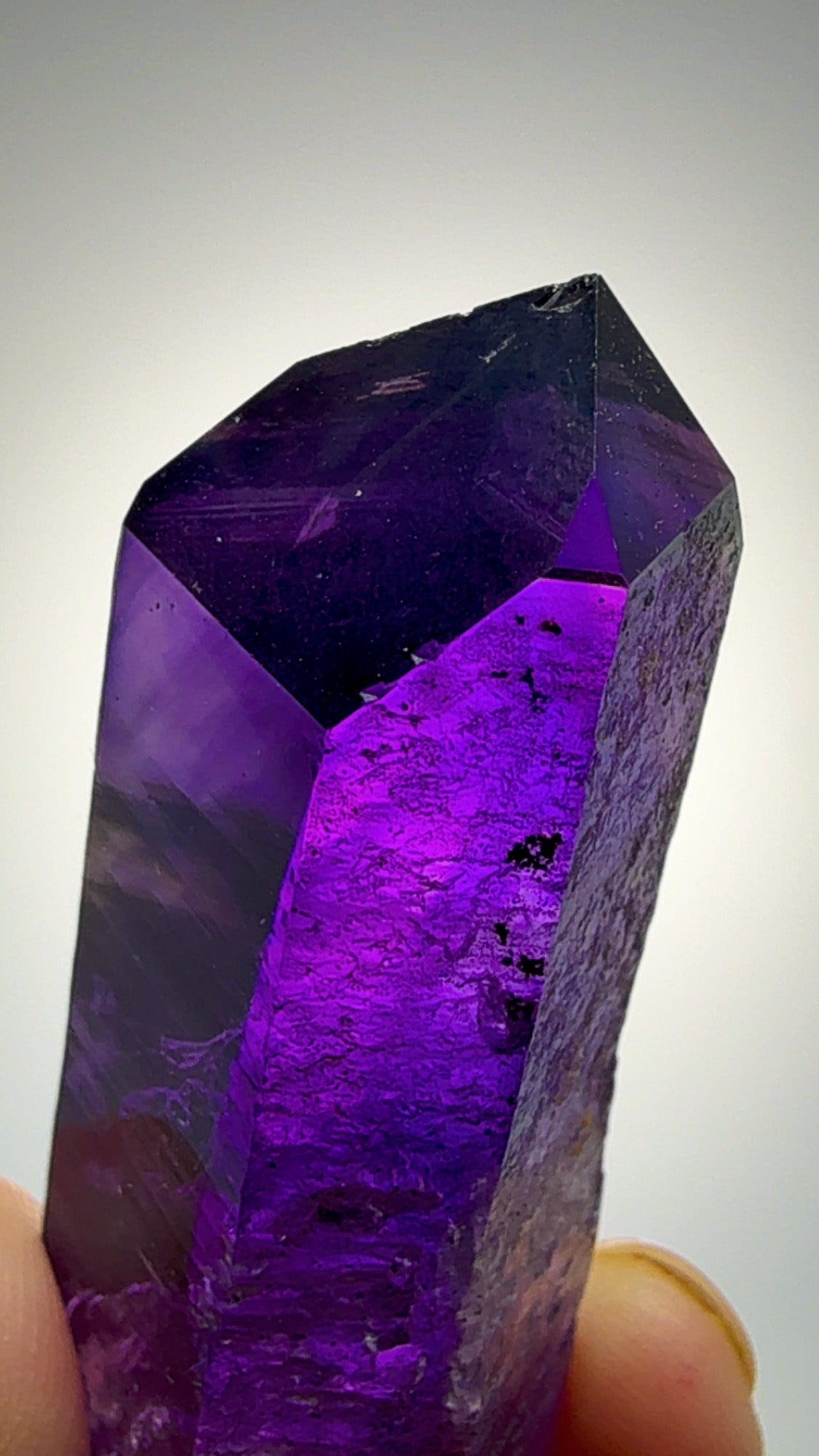 Buks Claim Amethyst 38.16 grams