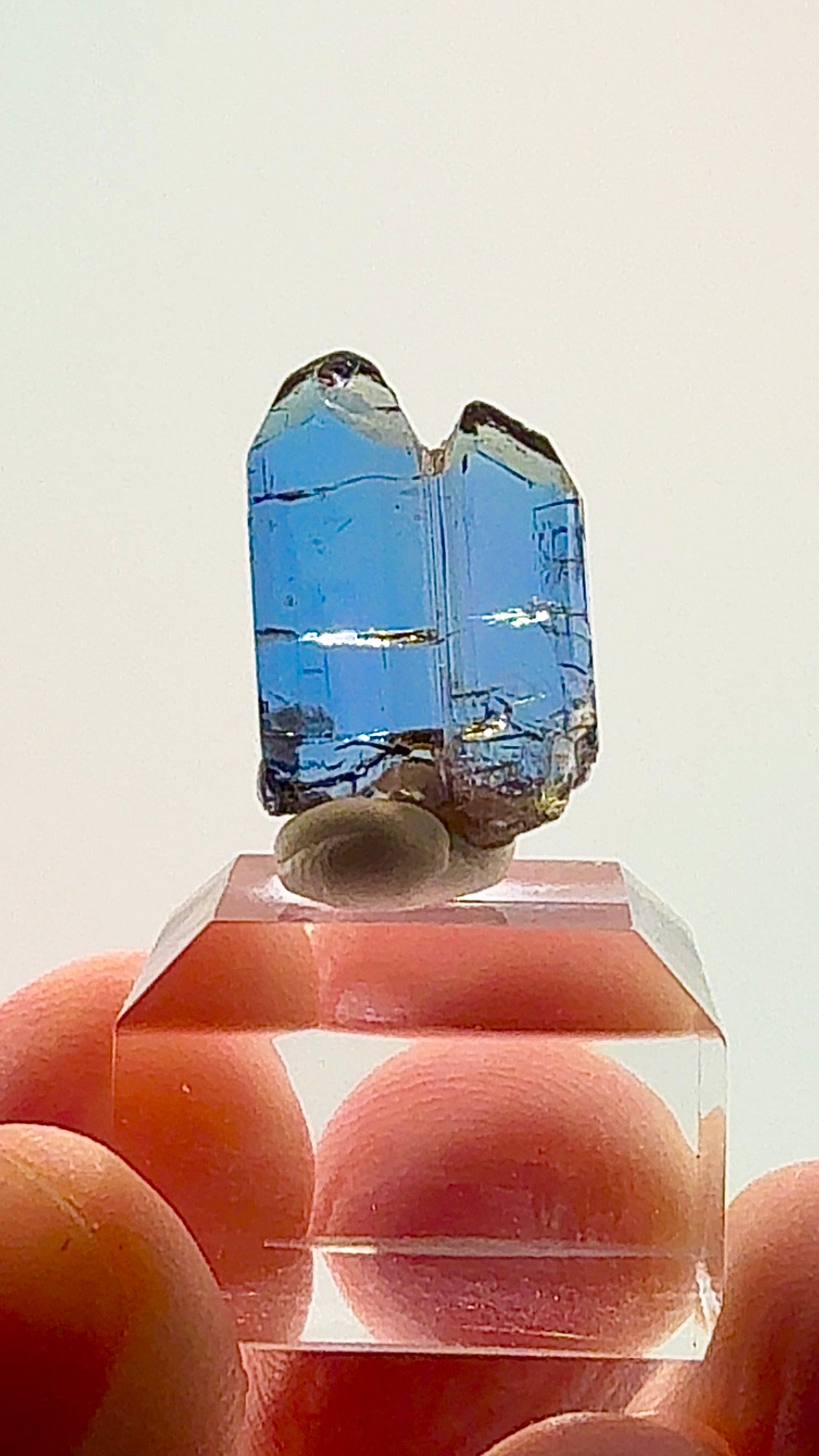 2.17 GRAMS OF NATURAL TANZANITE MAGIC