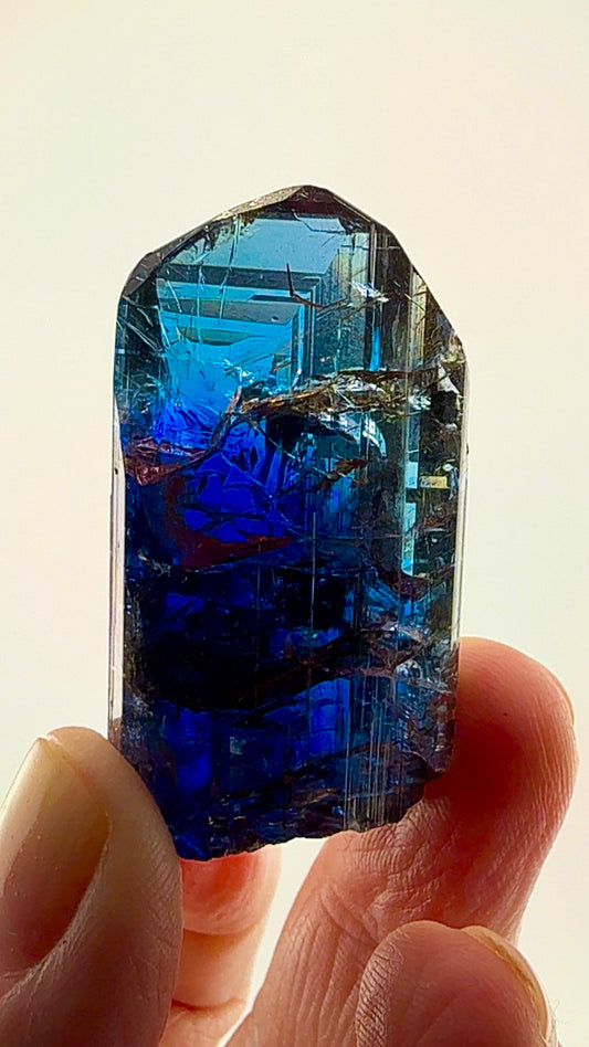 38.88 grams of pure Tanzanite natural beauty.