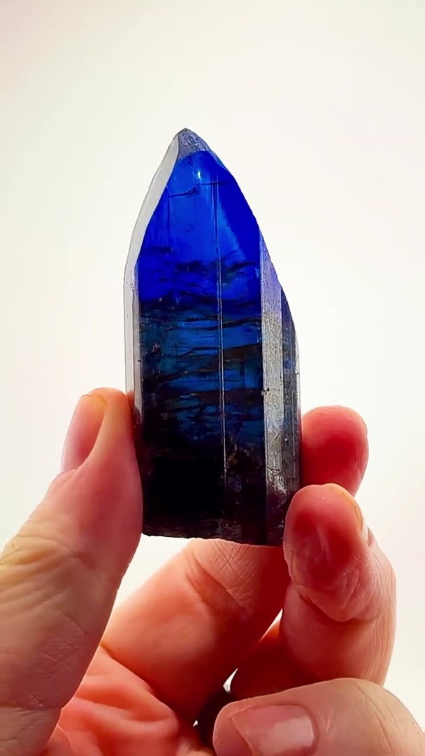 84.38 GRAMS OF PURE TANZANITE FIRE