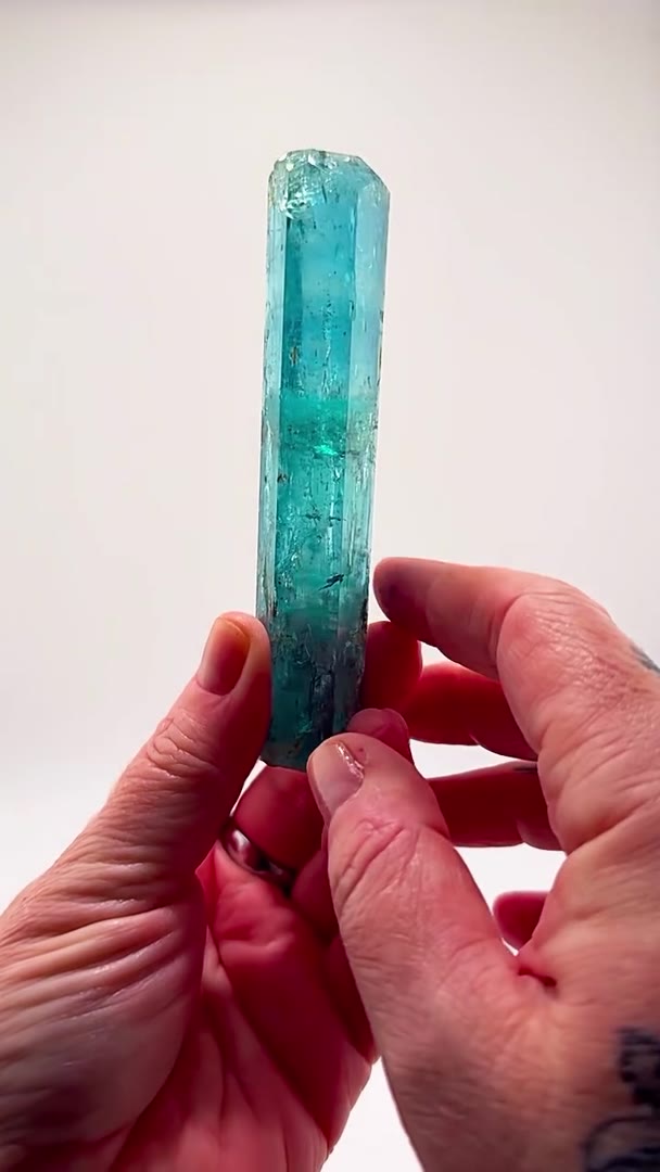 NIGERIAN AQUAMARINE… THAT COLOR IS INSANE