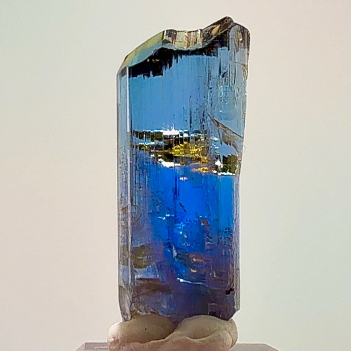 3.12 GRAMS OF NATURAL TANZANITE FIRE
