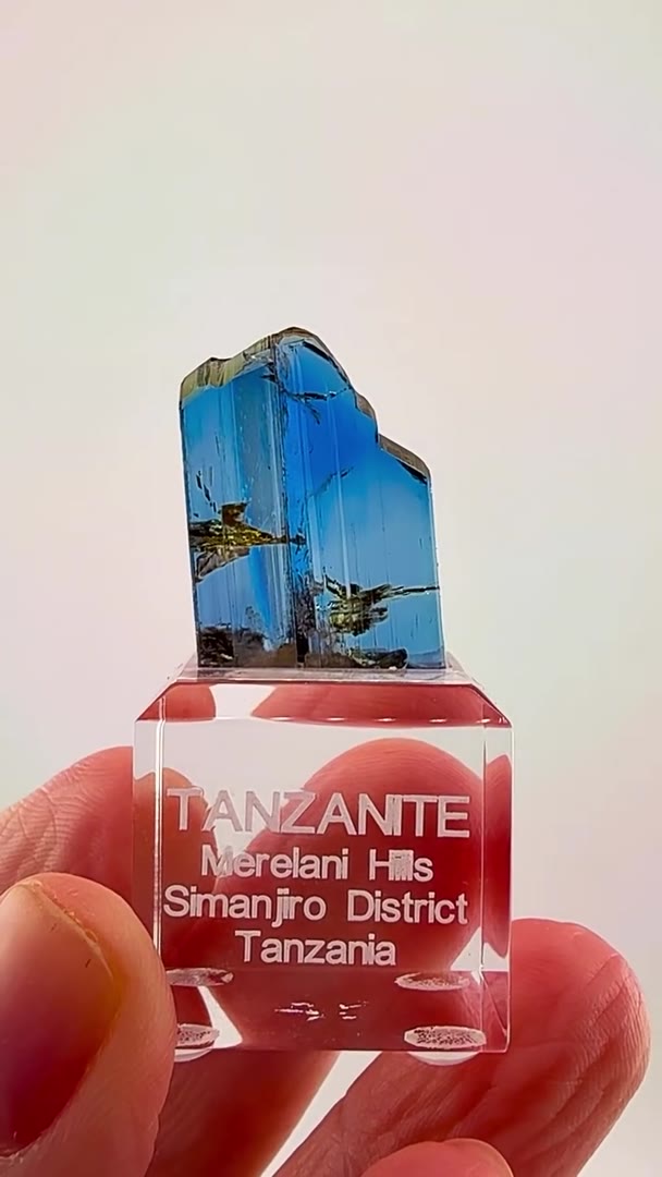 7.24 GRAMS OF PURE TANZANITE FIRE