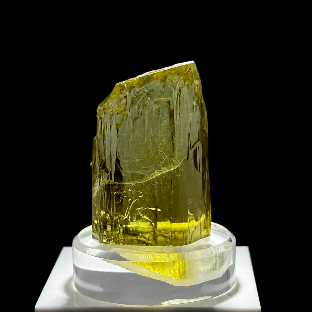 A Golden Masterpiece of Mineral History