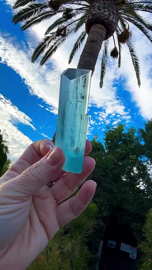 140.62 GRAMS OF FROZEN BLUE PERFECTION