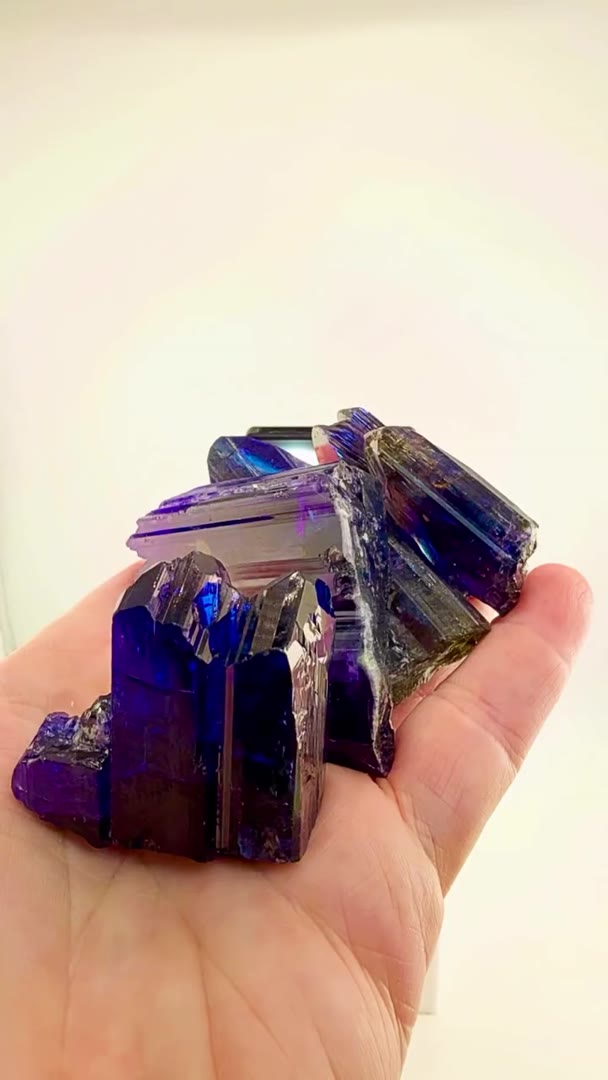 FIVE CRYSTALS. 290.84 GRAMS OF PURE TANZANITE MAGIC