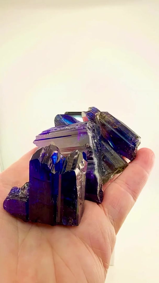 FIVE CRYSTALS. 290.84 GRAMS OF PURE TANZANITE MAGIC
