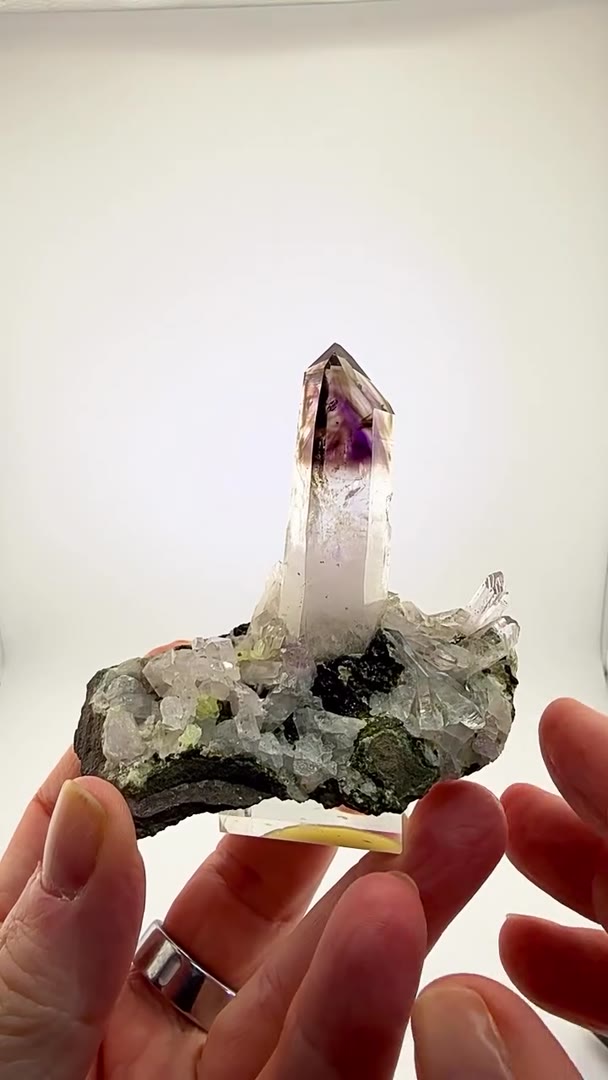A PERFECT BALANCE OF COLOR, CONTRAST, AND CRYSTAL