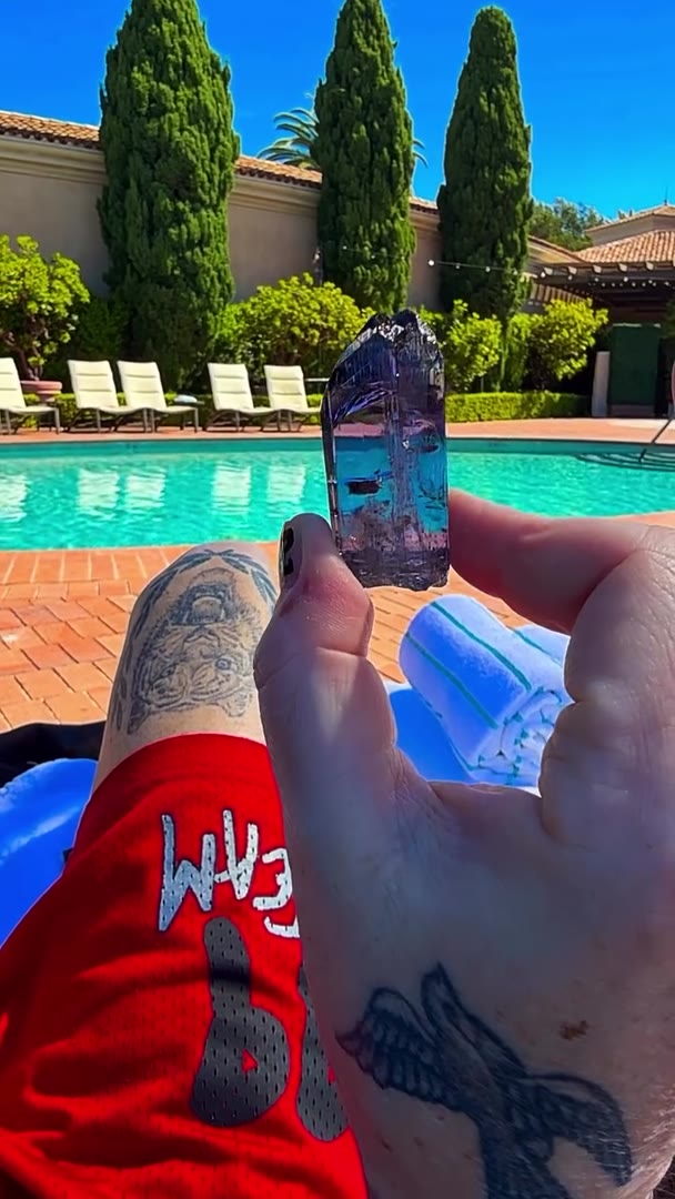 42 GRAMS OF POOLSIDE MERELANI MAGIC