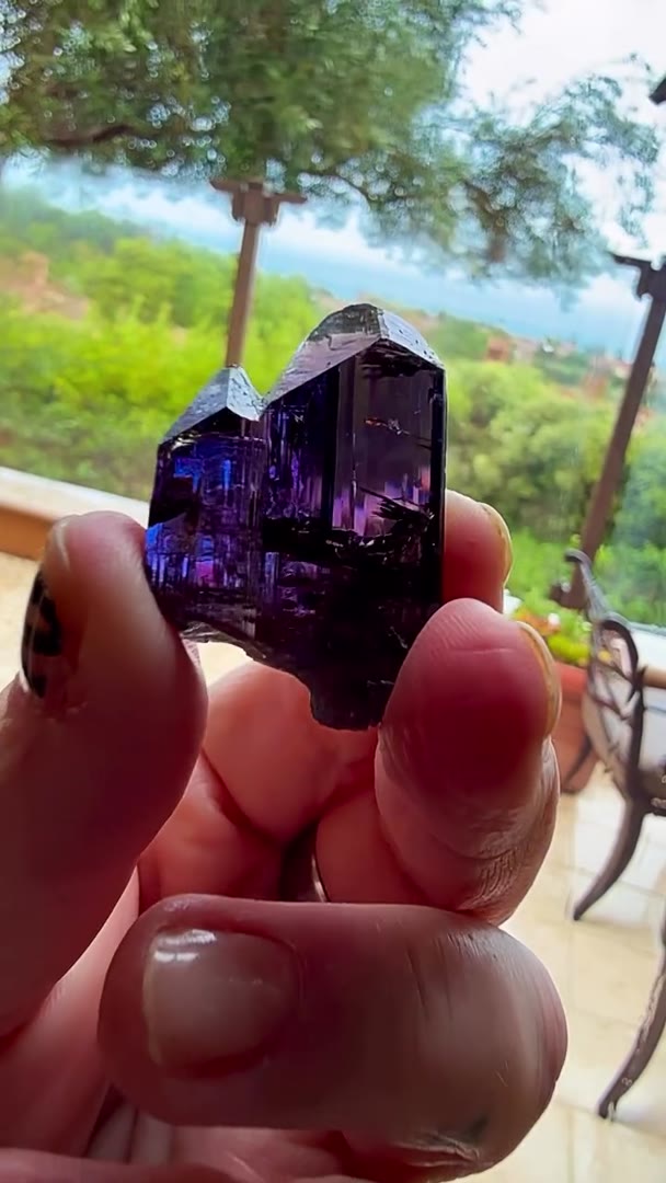 RAINY SUNDAY… 21.78g TANZANITE INSANITY