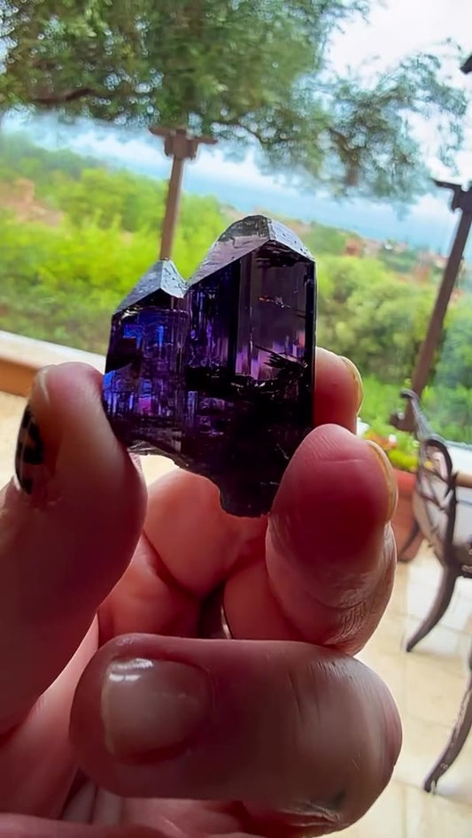 RAINY SUNDAY… 21.78g TANZANITE INSANITY