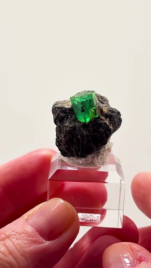 COLOMBIAN EMERALD PERFECTION