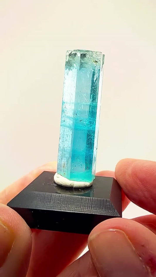 VIETNAM AQUAMARINE — PLEOCHROISM ON FULL DISPLAY