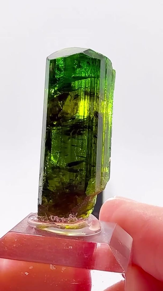 EXTRAORDINARY ELECTRIC GREEN CHROME TOURMALINE