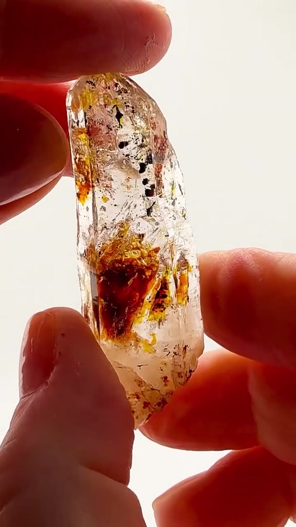 PETROLEUM QUARTZ WITH A WORLD MOVING INSIDE