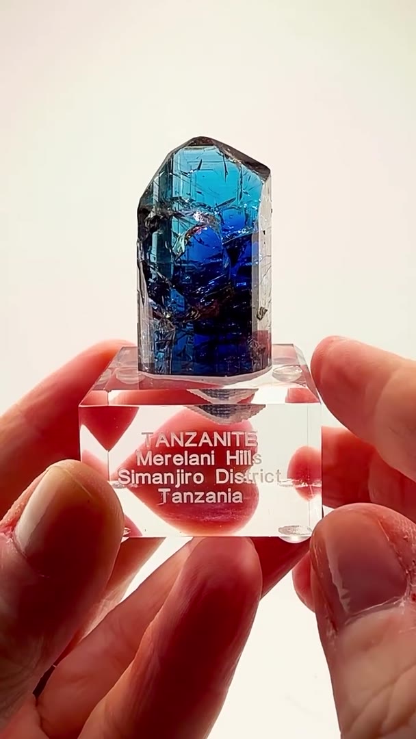 38.88 gram NATURAL. UNHEATED. TANZANITE PERFECTION