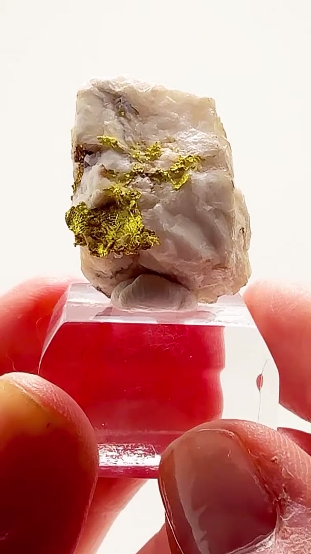 CALIFORNIA GOLD — STRAIGHT FROM THE ROCK