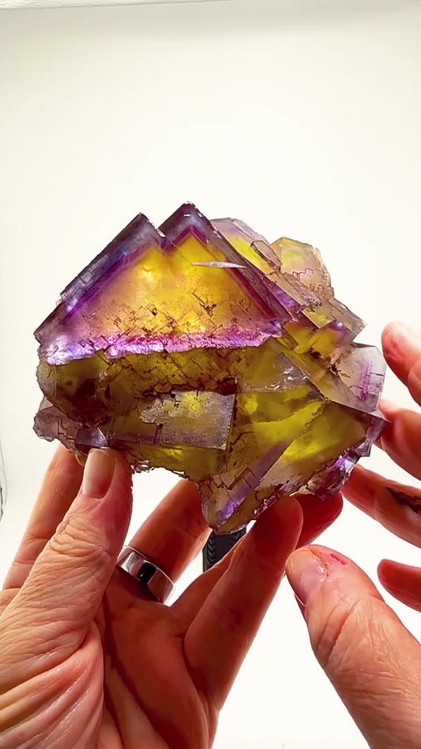 ILLINOIS FLUORITE COLOR ZONING AT ITS FINEST