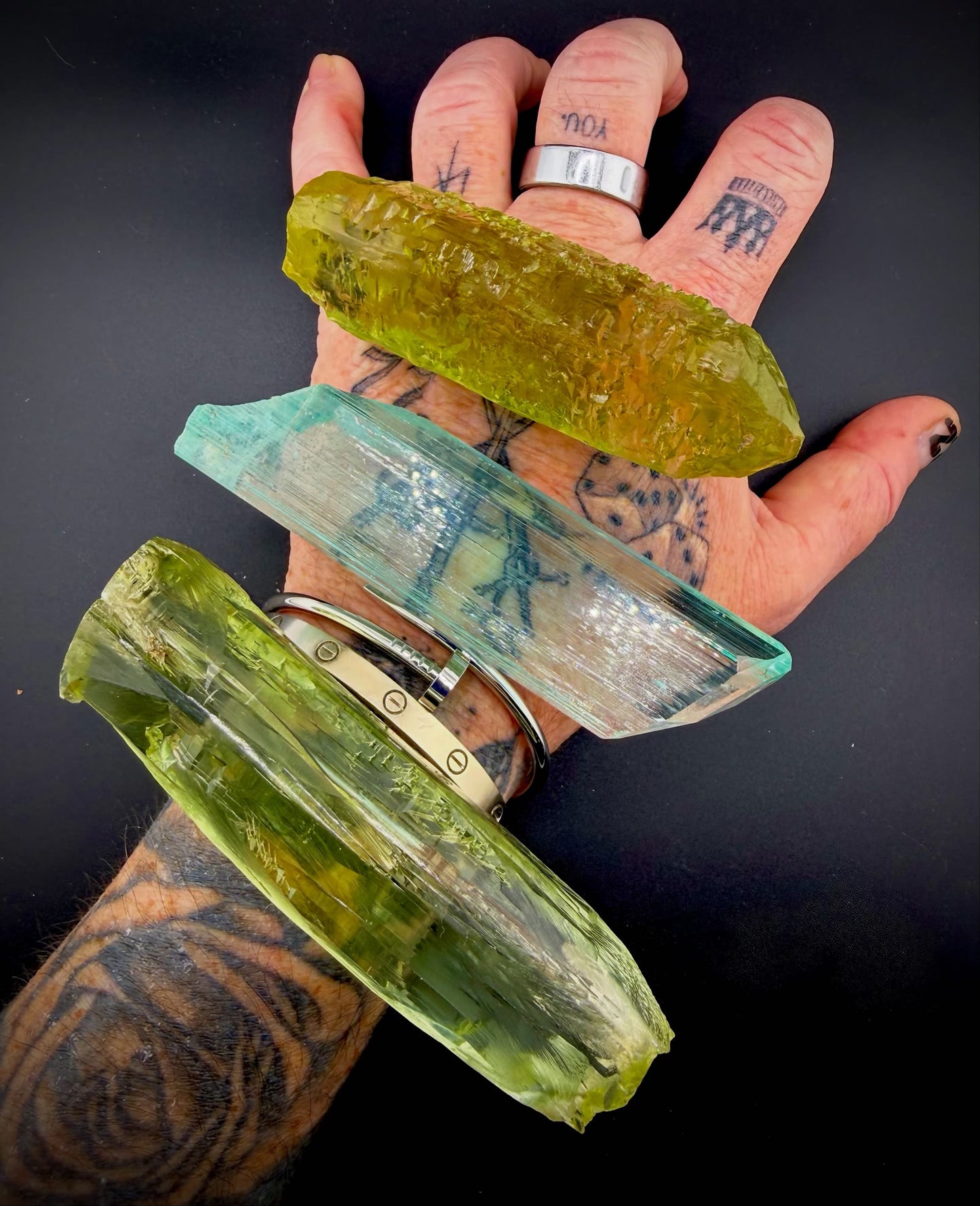 BERYL HEAVEN RESTING IN ONE HAND