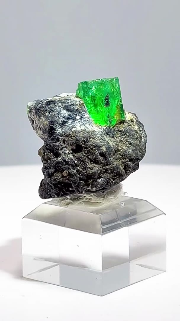 COLOMBIAN EMERALD PERFECTION