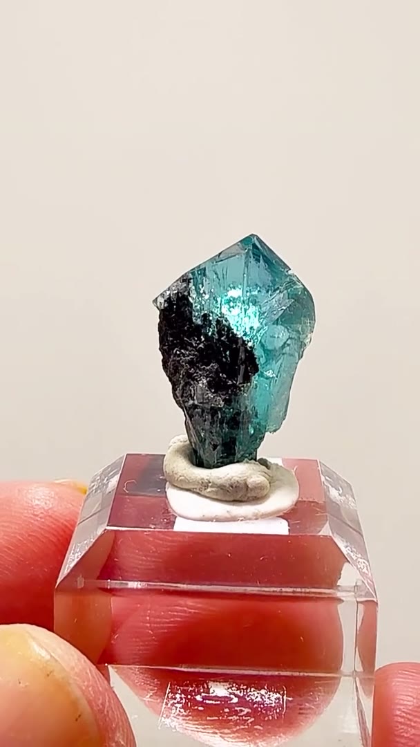 COLOMBIAN EUCLASE MAGIC