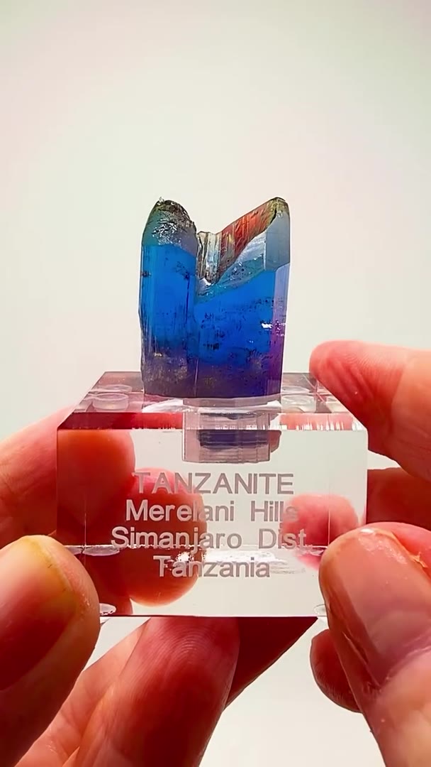 27.86 gram NATURAL TANZANITE MAGIC