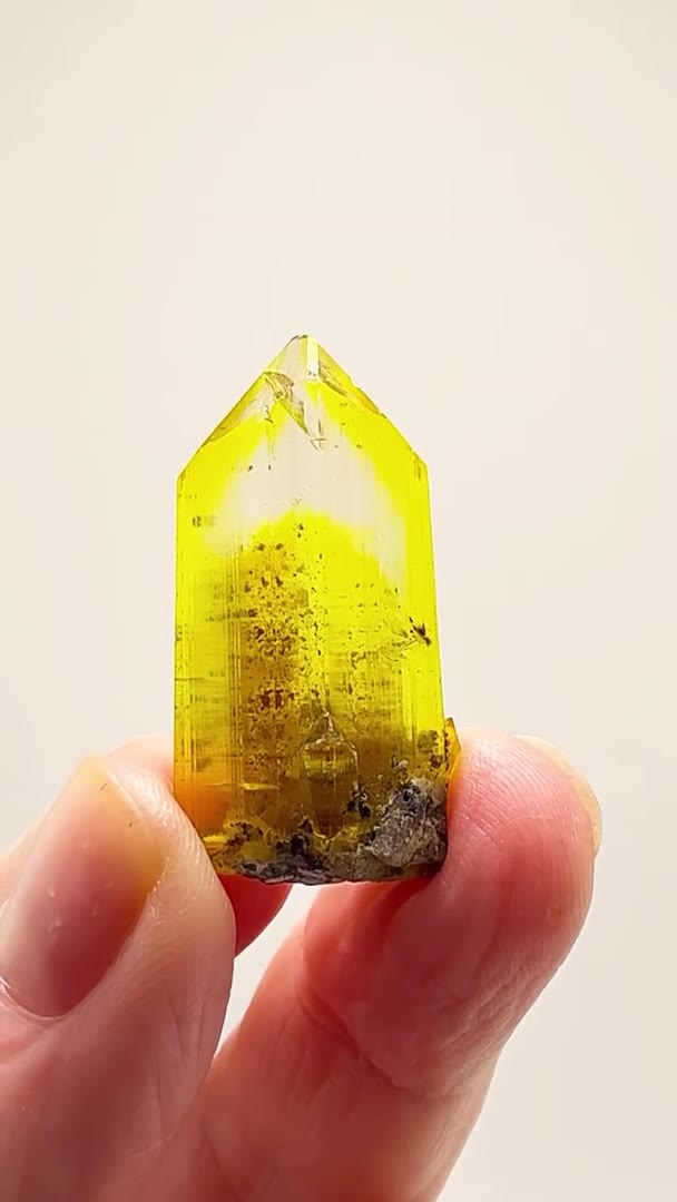 GOLDEN ANGLESITE STUNNER