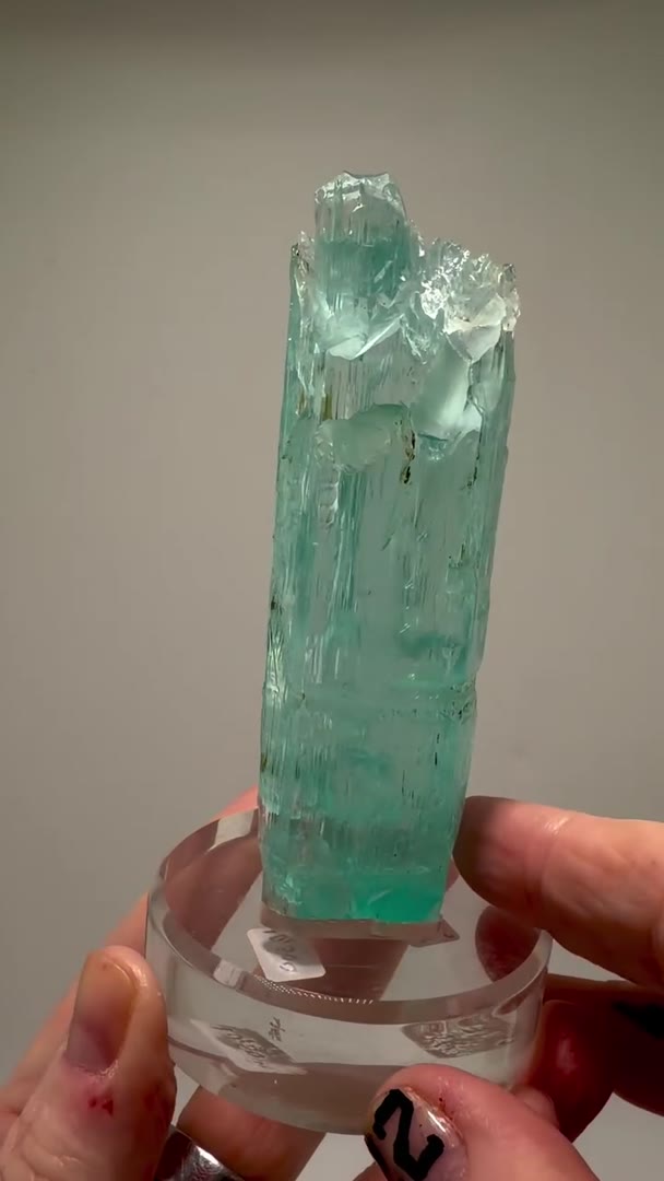 133.84 GRAMS OF MEDINA MAGIC — LUSTER, ETCHINGS & THAT COLOR