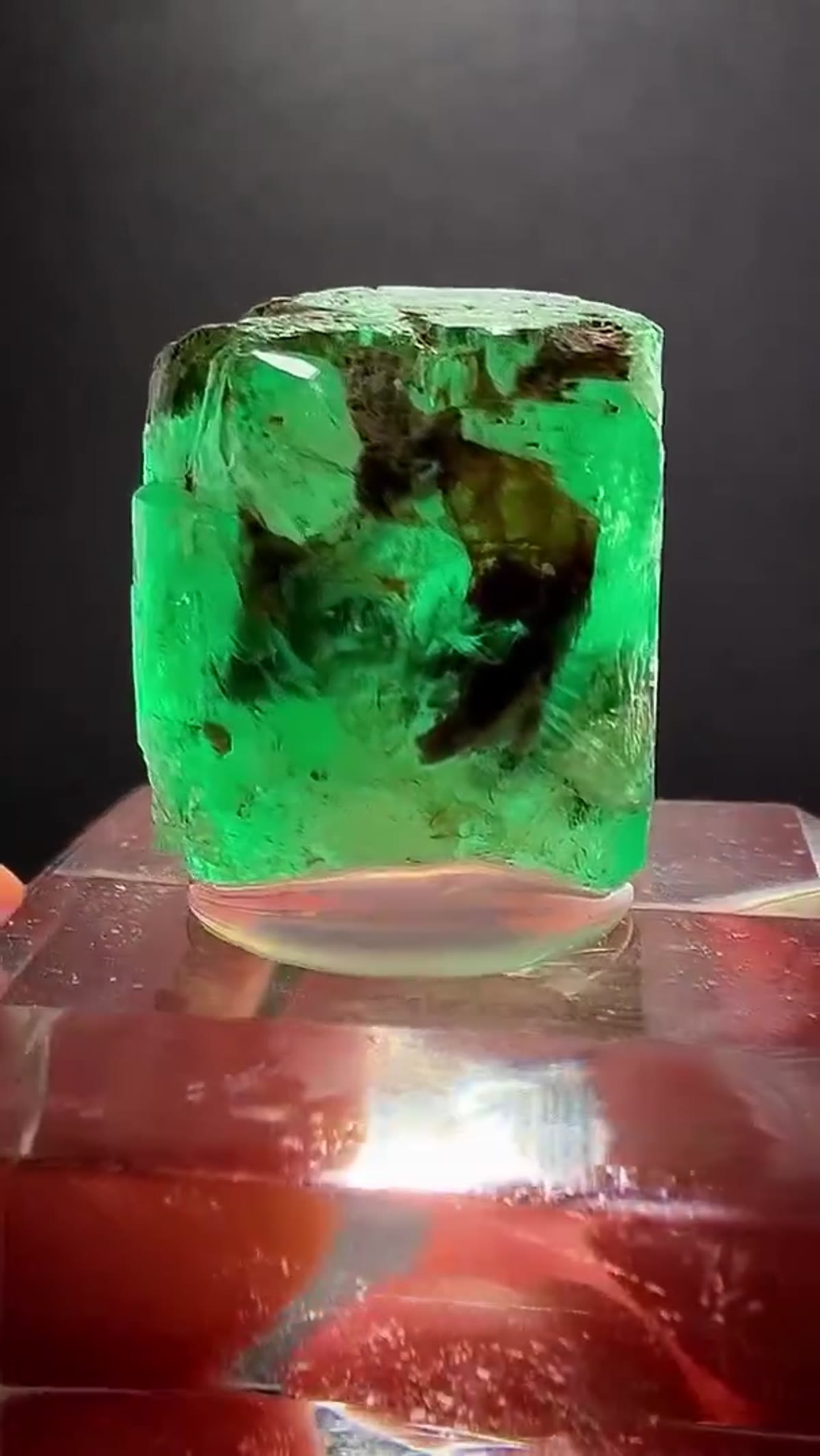 Emerald Specimen, 31.3 ct - view 3