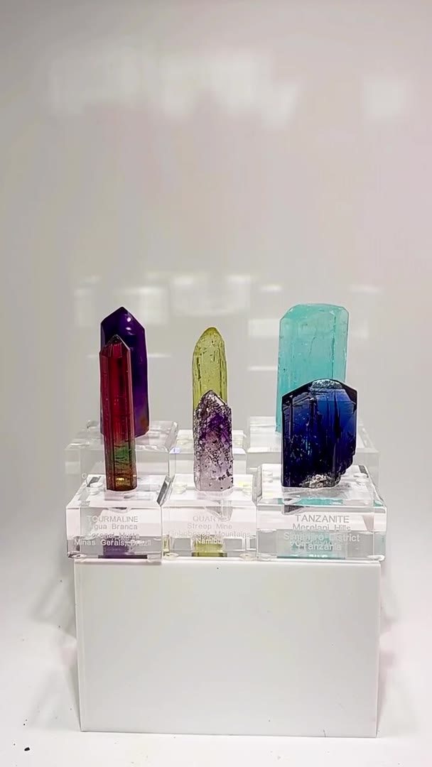 SIX CRYSTALS. SIX ABSOLUTE BANGERS