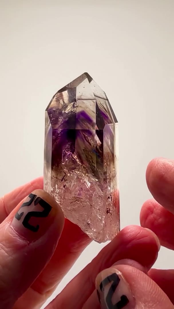 39.68 GRAMS OF STREEP MINE GLASS