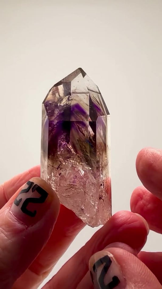 39.68 GRAMS OF STREEP MINE GLASS