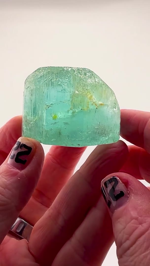 95.66 GRAMS OF MEDINA AQUAMARINE MAGIC