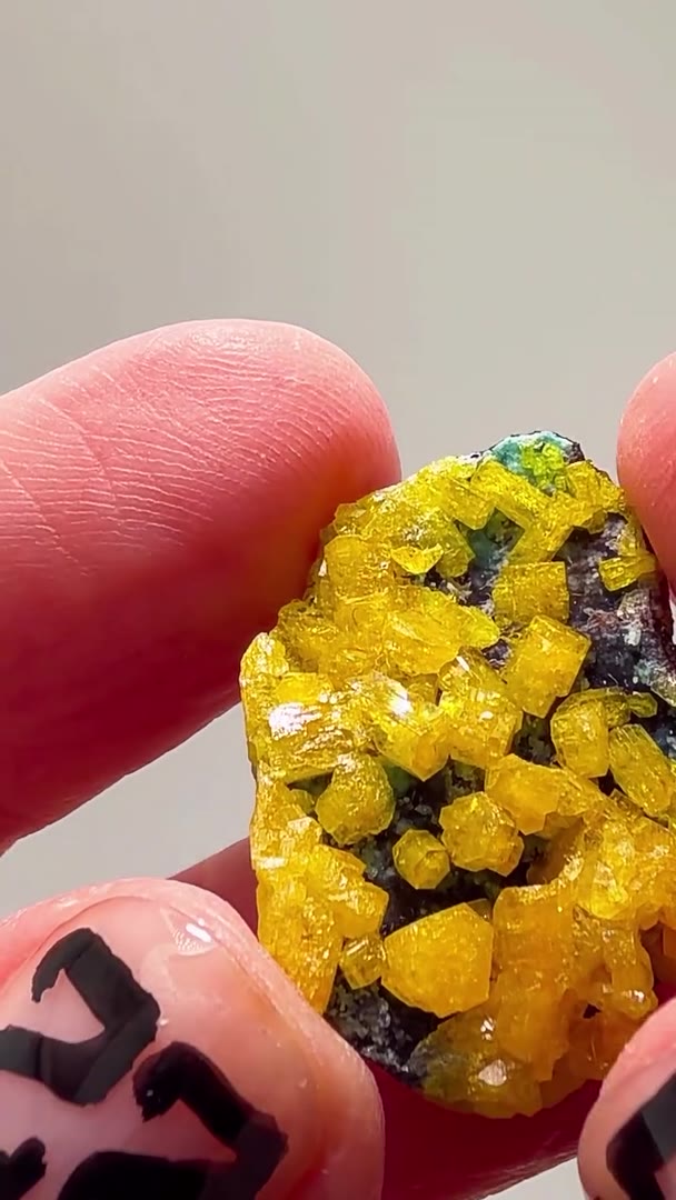 MIMETITE ON PHILIPSBORNITE — CONGO COLOR EXPLOSION!