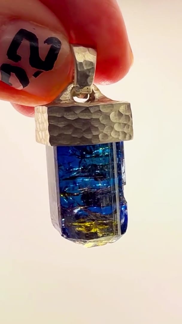 THE 22’S PENDANT COLLECTION — NATURAL TANZANITE
