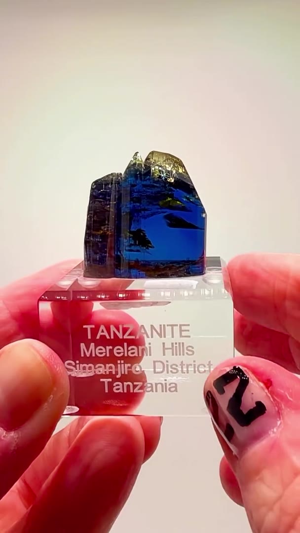 24 GRAMS OF PURE TANZANITE JUICE
